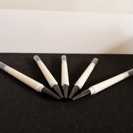 Το επαγγελματικό μολύβι Eyeliner που συσκευάζει το απλό άνετο χέρι ύφους αισθάνεται